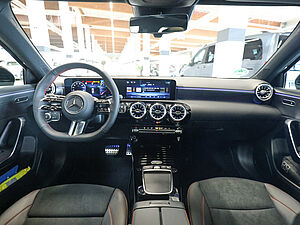 Mercedes-Benz A 180 AMG Advanced Plus 6 navigation
