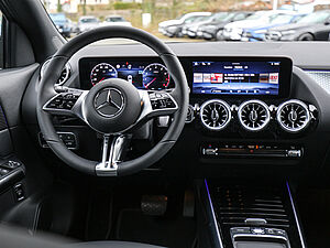 Mercedes-Benz GLA 180 Edition 8 navigation