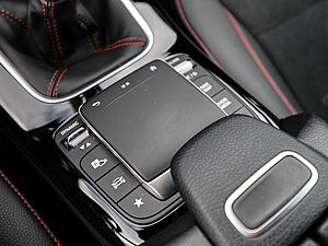 Mercedes-Benz CLA 200 SB AMG 16 navigation