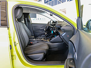 Peugeot 208 Neuer Allure PureTech 100 2 navigation