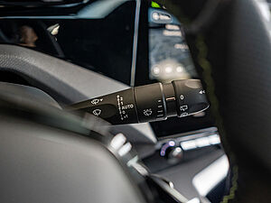 Peugeot 308 GT HYBRID 136 e-DSC6 17 navigation