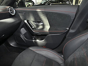 Mercedes-Benz CLA 180 Coupé AMG Line 14 navigation