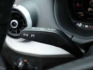 Audi Q2 35 TFSI S Line Black 28 navigation