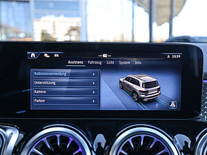 Mercedes-Benz GLB 200 AMG Line 12 navigation