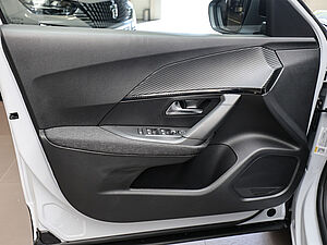 Peugeot 2008 STYLE HYBRID 145 e-DSC6 29 navigation