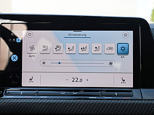 Volkswagen Golf VIII Variant R-Line Black 1.5 l eTSI DSG 14 navigation