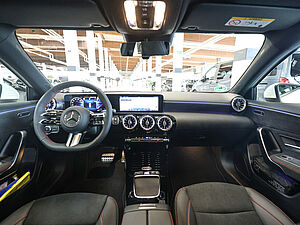 Mercedes-Benz A 180 AMG Advanced Plus 6 navigation