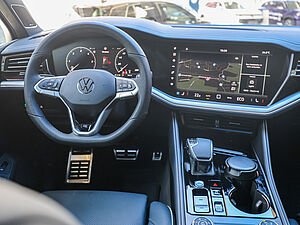 Volkswagen Touareg R-Line 3.0 V6 TDI 4M 9 navigation