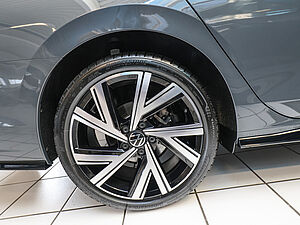 Volkswagen Golf VIII Variant R-Line 1,5 l eTSI DSG 8 navigation