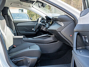 Peugeot 308 Allure HYBRID 145 e-DSC6 2 navigation