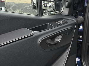 Mercedes-Benz Sprinter Kasten 319 CDI 4x4 28 navigation