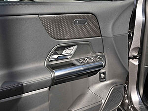 Mercedes-Benz GLA 180 Progressive 27 navigation