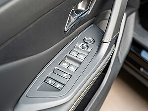 Peugeot 408 GT HYBRID 136 e-DSC 19 navigation