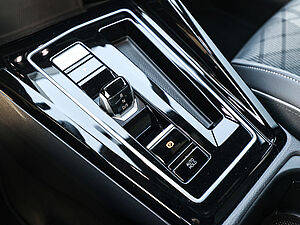 Volkswagen Golf VIII Variant R-Line Black 1.5 l eTSI DSG 18 navigation