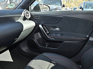 Mercedes-Benz A 200 Limousine 13 navigation