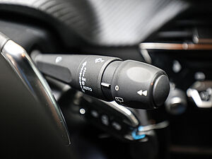 Peugeot 2008 STYLE HYBRID 145 e-DSC6 22 navigation