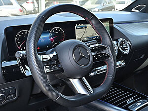 Mercedes-Benz GLA 220 4M AMG Line 28 navigation