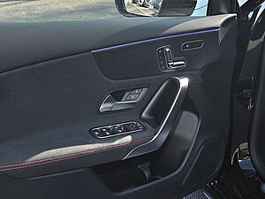 Mercedes-Benz A 180 AMG Line 20 navigation