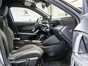 Peugeot 2008 GT HYBRID 145 e-DSC6 2 navigation