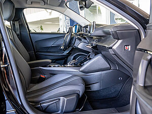 Peugeot 2008 e-Allure Elektromotor 136 2 navigation