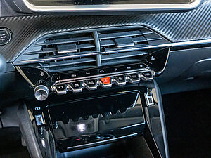 Peugeot 2008 e-Allure Elektromotor 136 11 navigation
