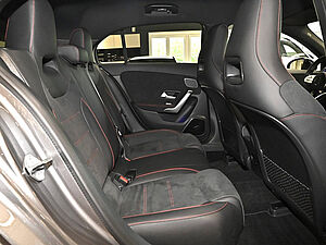 Mercedes-Benz A 250 e AMG Line 5 navigation