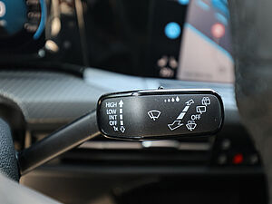Volkswagen Golf VIII Variant R-Line 1,5 l eTSI DSG 29 navigation