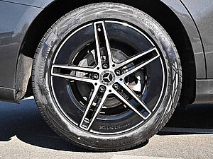 Mercedes-Benz E 200 AMG Line 8 navigation
