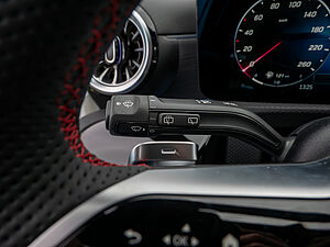 Mercedes-Benz A 200 AMG Line 17 navigation