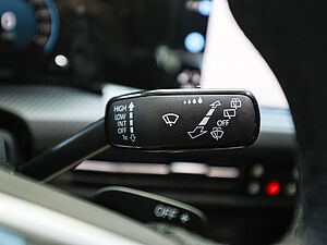 Volkswagen Golf VIII Variant R-Line 1,5 l eTSI DSG 31 navigation