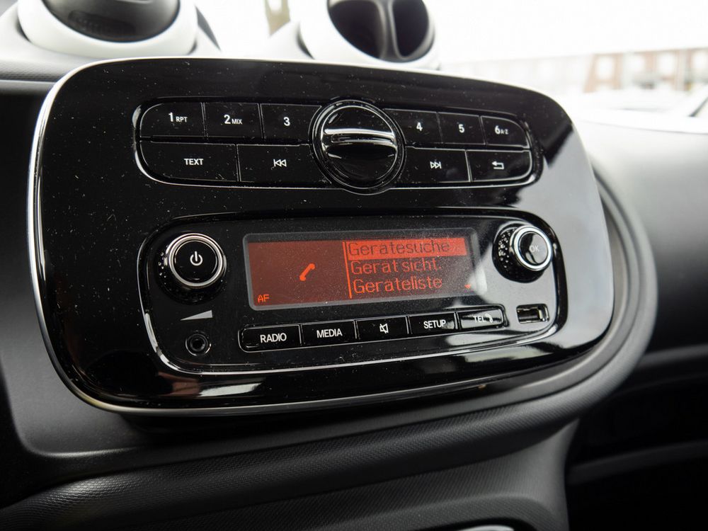 Smart fortwo coupe EQ Klima SHZ Einparkh. Bluetooth 14