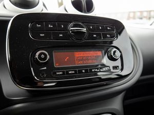 Smart fortwo coupe EQ Klima SHZ Einparkh. Bluetooth 14 navigation