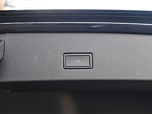 Volkswagen T-Roc R 2.0 TSI 4M DSG 32 navigation