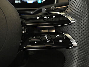 Mercedes-Benz EQE 350 AMG Line 18 navigation