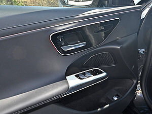Mercedes-Benz E 200 AMG Line 27 navigation