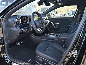 Mercedes-Benz A 200 Limousine 8 navigation