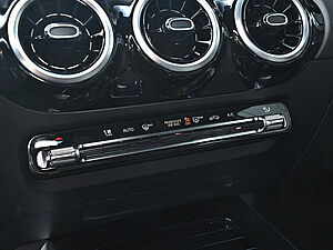 Mercedes-Benz B 200 d Progressive 13 navigation