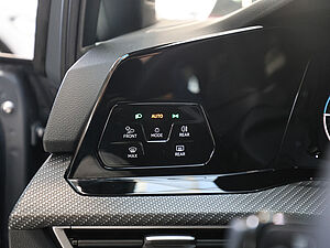 Volkswagen Golf VIII Variant R-Line 1,5 l eTSI DSG 33 navigation