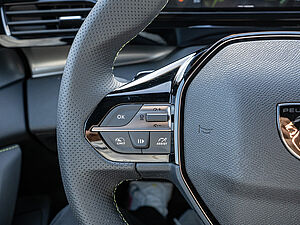 Peugeot 308 SW GT HYBRID 145 e-DSC6 14 navigation