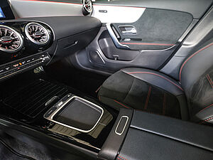 Mercedes-Benz A 250 4M AMG Sport Advanced Plus 16 navigation