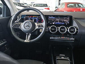 Mercedes-Benz GLA 180 Progressive Advanced 9 navigation