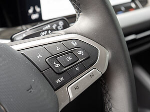 Volkswagen Golf VIII Variant Life 2.0 TDI DSG 27 navigation