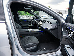 Mercedes-Benz E 300 e AMG Line 2 navigation