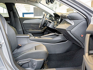 Peugeot 308 SW Allure HYBRID 136 e-DSC6 2 navigation