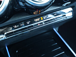 Mercedes-Benz GLB 200 GLB 200d AMG Line 14 navigation