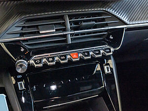 Peugeot 2008 Allure Pack 1.2 PureTech 130 10 navigation
