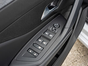 Peugeot 308 Allure PureTech 130 EAT8 20 navigation