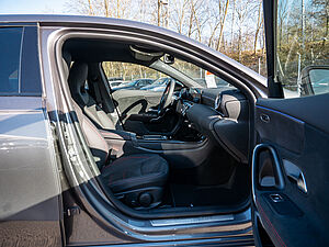 Mercedes-Benz A 180 AMG Line 2 navigation