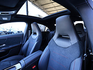 Mercedes-Benz CLA 200 Coupé AMG Line 30 navigation