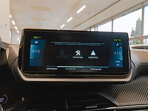 Peugeot 2008 e-GT Elektromotor 136 15 navigation